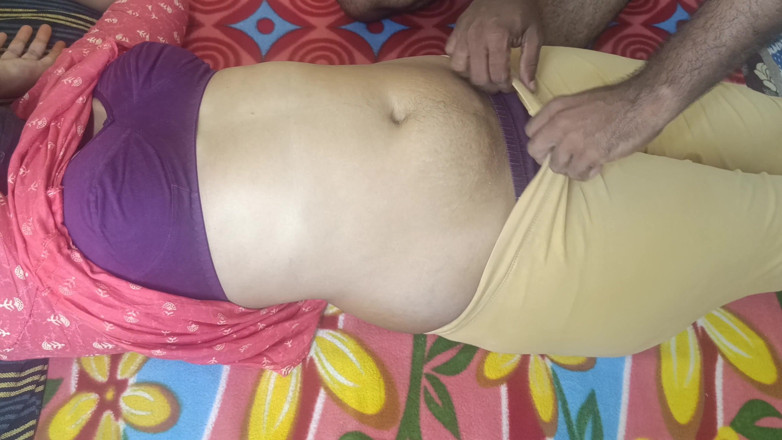 Apple baby: Pembantu rumah menikmati dengan pemilik rumah