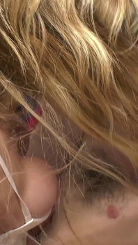 Shemale Chloe diep in de keel, zonder condoom anaal en klaarkomen in de mond