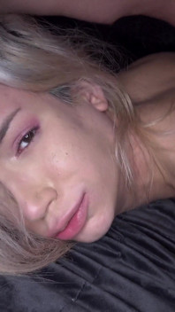Une belle-fille ouvre le site porno de son beau-père - Onlytarts