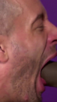 Kåt DJ och en belysningsmästare som tillbringar trevlig knulltid i baren, efter att ha gjort en förberedelse för en 2kväll fest