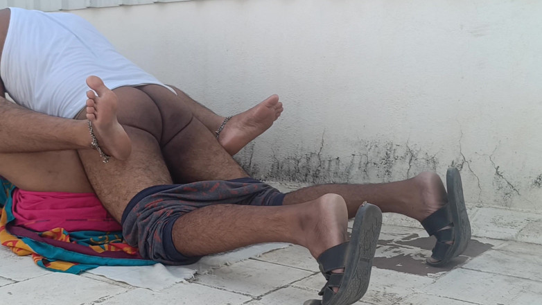 Inba: Uomini non sposati che scopano donne sposate in terrazza