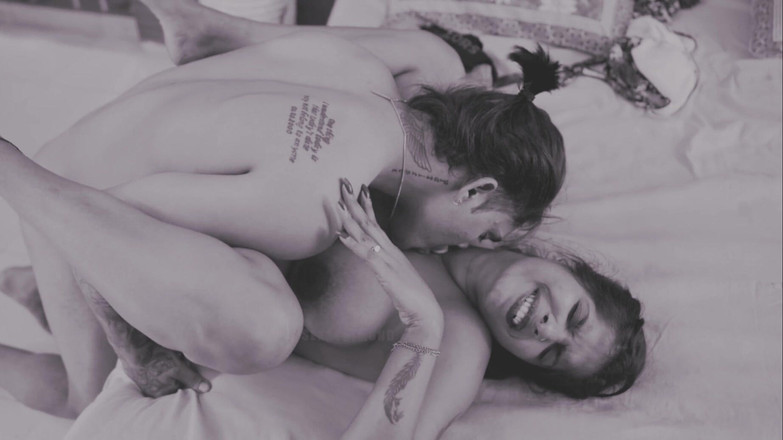 Kilash: アカシュ・N・テイスウィニがホテルのフルヌードショーに出演