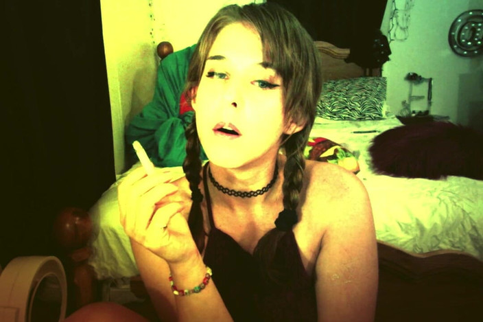 Alli Anderson: Fumat și relaxare