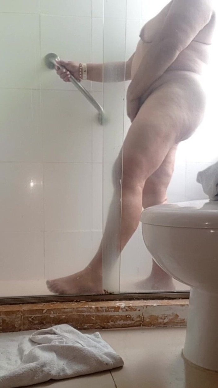 Milfta boohot: Sama ibu tiriku di kamar mandi ricas tetas grandes