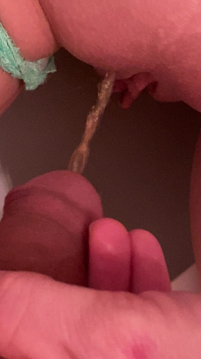 Farmers Wifey: Chcaní na moji přítelkyni pussy rty, zatímco ona čůrá na záchodě
