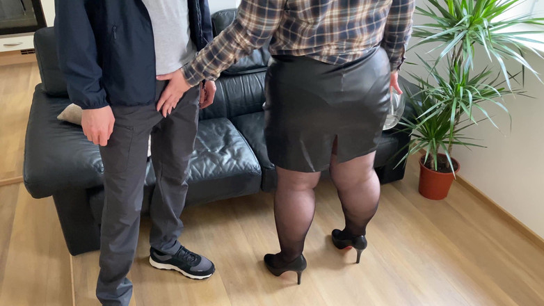 OurFetishLife: Memek berbulu ibu mertua ini adalah impian setiap menantunya