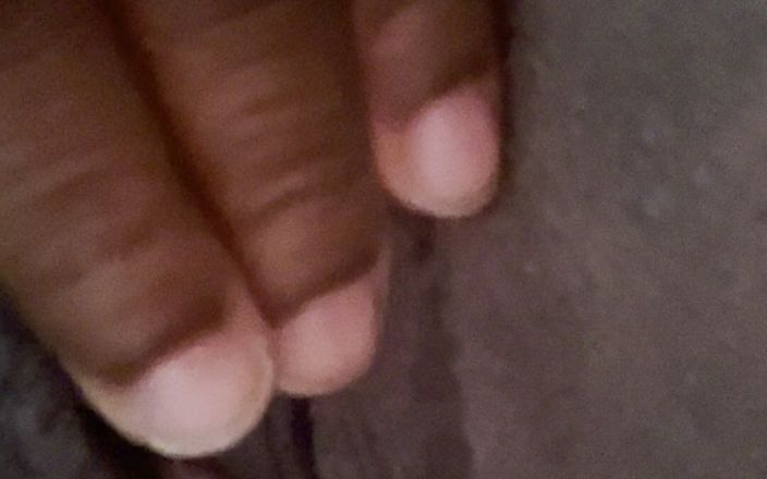 Jessiec1112: Tight Black Pussy Close-up