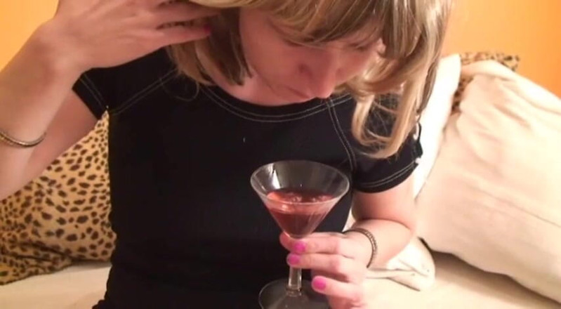 Femdom Austria: Fetishqueen Lucilla ai servit un aperitiv foarte special