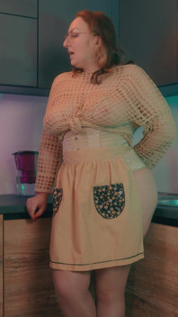 Untuk bisa masukin apapun di dapur, kamu harus ngentot pantat ibu tiriku ini! Anal orgasme gemetar dalam dan sesuatu di dalam