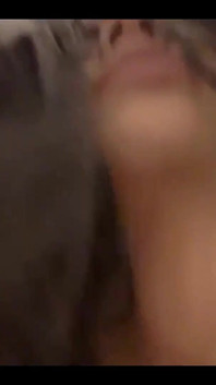 La ragazza della mia amica mi chiede di riempirla di sperma