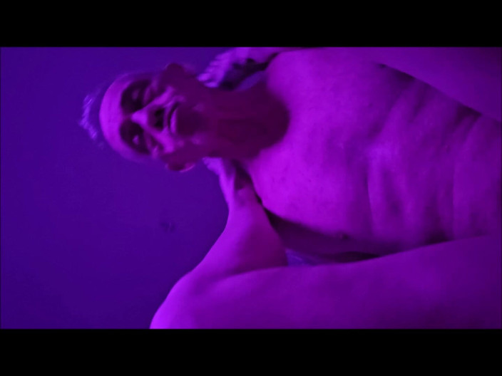 SilverFux: セクシーな双子の義理の妹が成熟したセクシーな衣装で誘惑し、セックスする