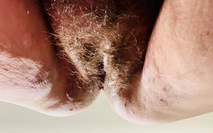 BGirl: Closeup - Hairy Pussy Deeply Fucked and Soaked