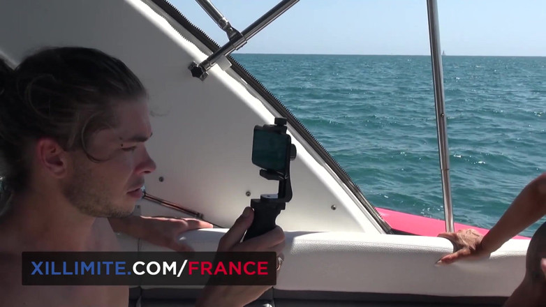 Made In France: Sexo en el yate con madura con curvas