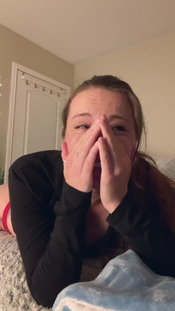 Nadia Foxx: 在工作时给你打电话并说服你为我射精！逼真的淫荡啪啪