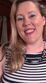 Curvilínea MILF Caitlin Le Encanta Mostrarte Sus Grandes Tetas Y Culo Gordo!