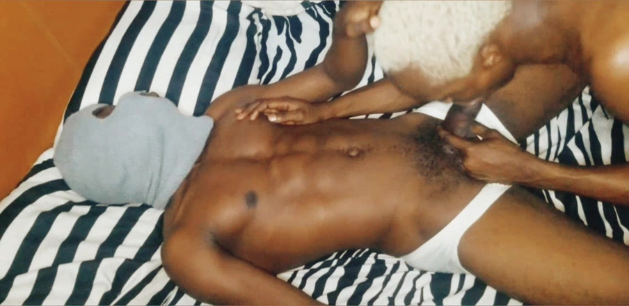 BlaqHandSomeGuy: Seks grupowy: cztery topy i jeden btm