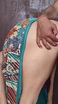 Ošukal sexy služku, než ji najal a zkontroloval její práci