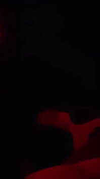 Menghisap latino yang digantung di bilik merah saya