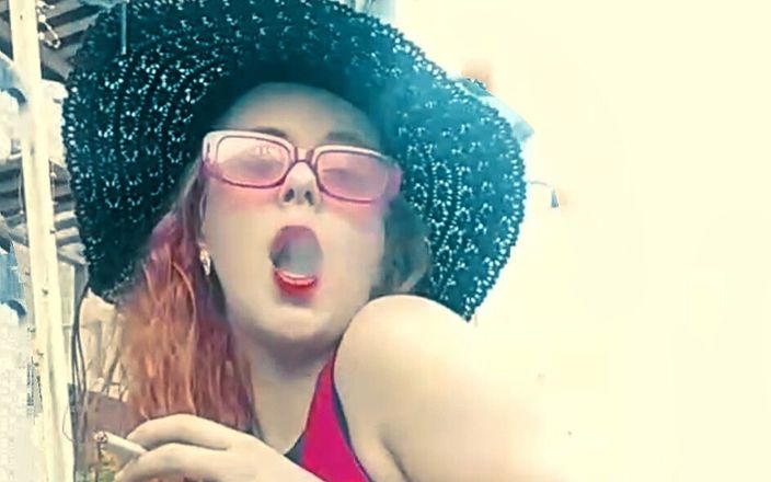 Charlottea: バルコニーでの喫煙