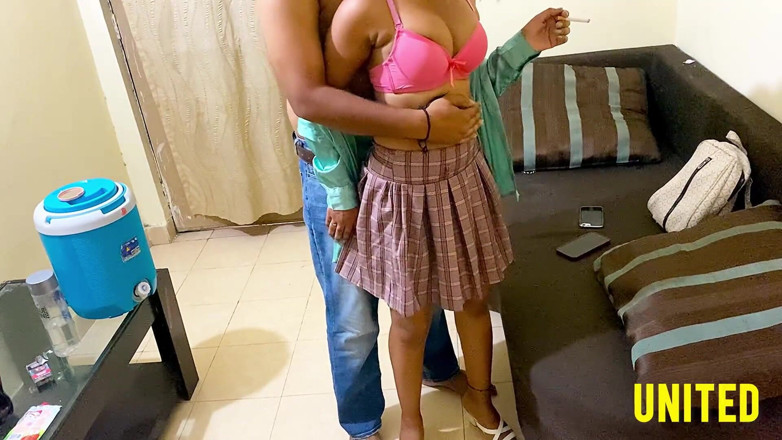 UnitedCourse31: Chica viéndola sola y tiene sexo con su amiga hermanastra