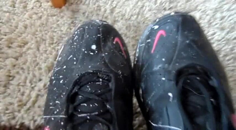 Foot Girls: Blonde schoonheid pronkt met haar schoenen