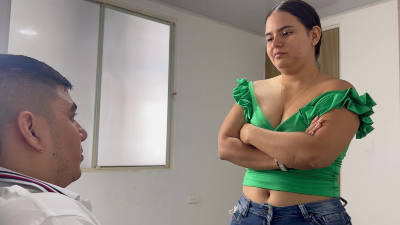 PronoiaMey: Bersendirian Di Rumah Dengan Abang Tiri Saya, Saya Memerlukan Air...