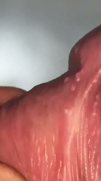 Un beau-père au gland bosseux a un orgasme énorme