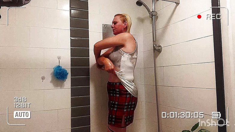 Jennykinstar: MILF je ošukaná ve sprše