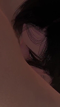 Sexy blonďatá lesbička si nechává vylížet kundičku ve stoje | 3D porno