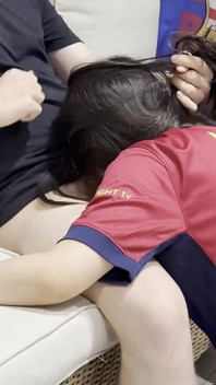Gadis pesepakbola Asia dengan jersey kepergok dan dihukum gara-gara dicrot di dalam