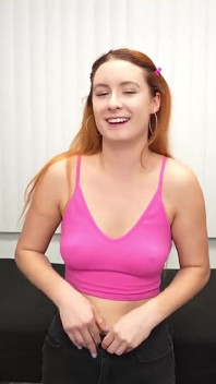 Het fokken van schattige roodharige Violet Spice