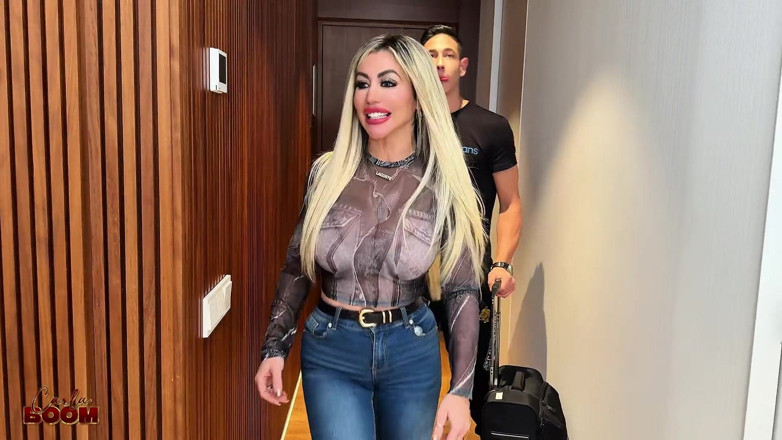 Carla Boom: Můj manžel a já jsme měli sex s hotelovou servírkou -...