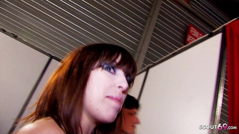 Full porn collection: Stiefbruder fickt geiles teen shannya mit einem kumpel zu dritt...