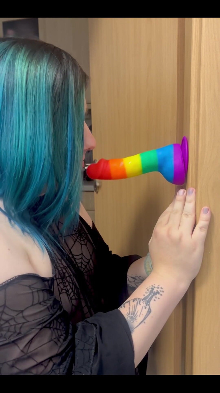 Feelingharmony: Dildo bylo tvrdě vykouřeno.