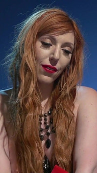 Pulisci i piedi sporchi di Lauren con Lauren Phillips