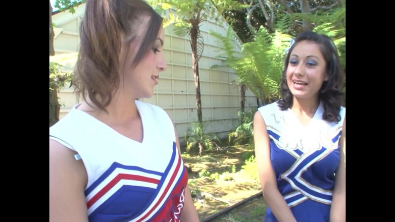 My girlfriend: Lesbiche bagnate gocciolanti che scendeno a vicenda