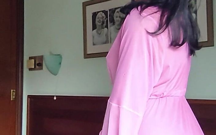 SX Producer: Menggoncang pantatnya dalam panggilan video untuk peminat