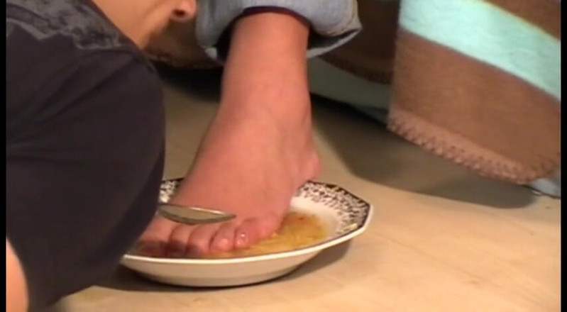 Foot Girls: Feeding him some feet soup