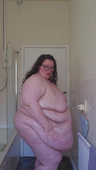 SSBBW Bathroom Cream Belly Body