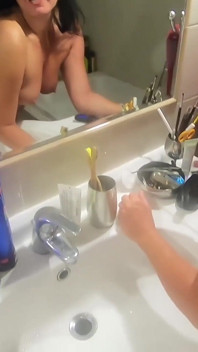 Und whoosh! Der schwanz des stiefbruers ist in meinen arsch gerutscht!