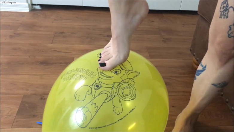 Nikki's Fetishes: Amscan 풍선 B2p 발 페티쉬 1부