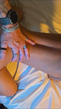 POV - Yasmin se fait baiser en levrette et remplir la chatte étroite de la salope de sperme... Tellement chaud.