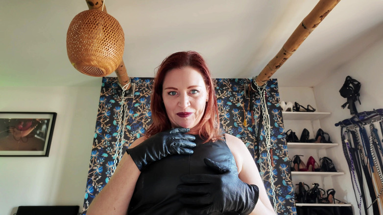 InannaJustice: Gant en cuir taquine