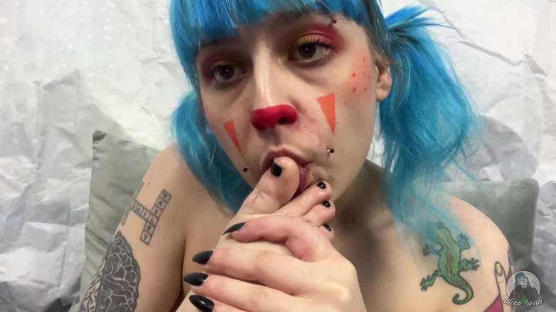 Alice Bean: Palhaço lambendo pés
