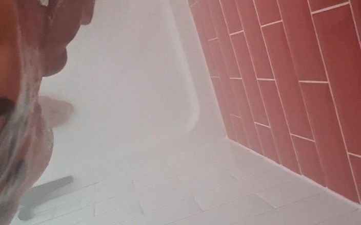 Acez: Ducha masturbarse y afeitarse