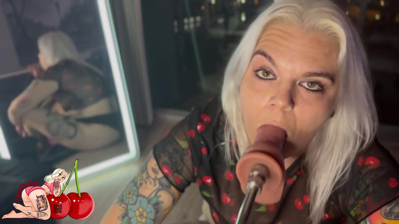 CherryBombBomb: Poprvé šukání do krku na šukacím stroji