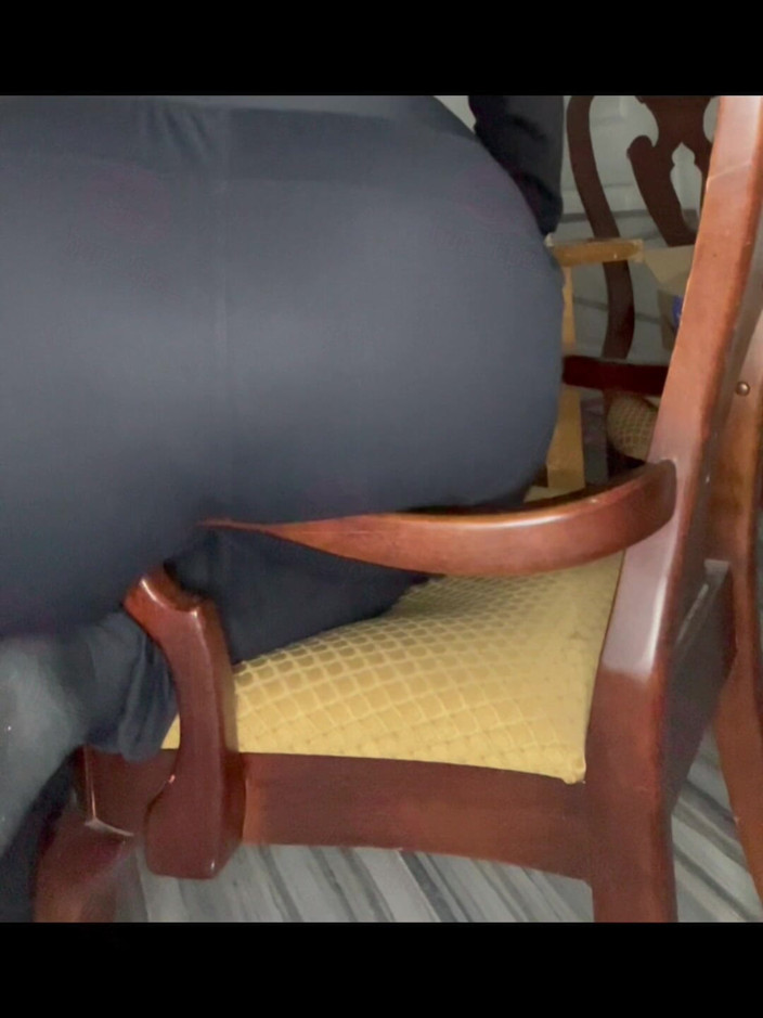 Anye Meshell: Neuken Aan De Eettafel in De Eetkamer!