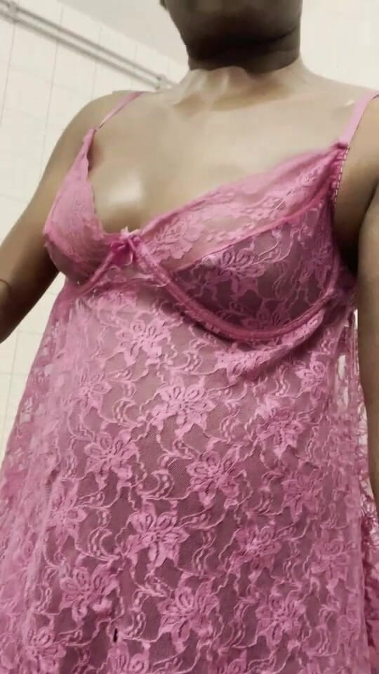 Ebony clit: Negresă curbă