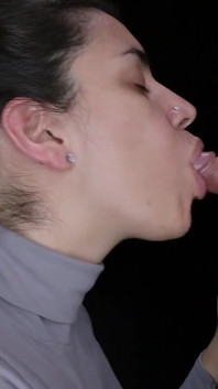 Šedý rolák na obličej