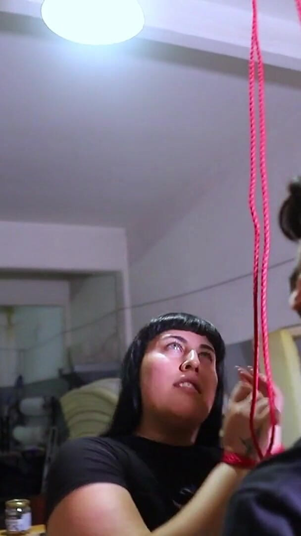mamiimaldii: Heiße Bondage-Sex-Session mit einem gotischen Mädchen und ihrer engen roten...